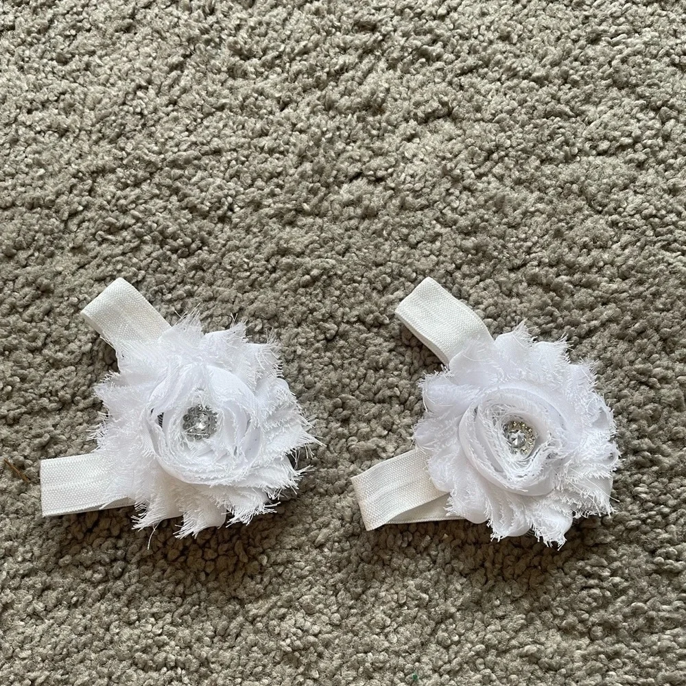 Miugle Baby Shabby Chic White Flower Barefoot Sandals NWOT